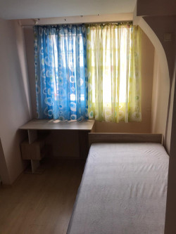 Тристаен апартамент под наем в центъра на Казанлък – обзаведен, отделна кухня, 90 кв.м.