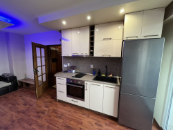 Тристаен апартамент (преустроен от двустаен) за продажба – ж.к. Изток, Казанлък