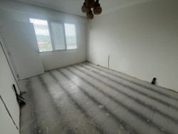 Продава гарсониера в ж.к. Изток блок 30