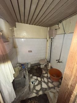 Къща с просторен двор за продажба в с. Средногорово