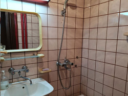 Двустаен апартамент 64 кв.м. с масивен гараж 18 кв.м., в квартал ”Изток”.