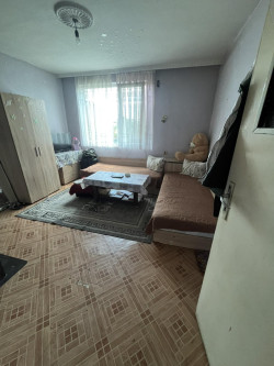 Двуетажна къща в село Шейново с двор 515 кв.м. – гараж и потенциал