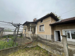 Къща в с. Тъжа с двор 1200 кв.м. – тиха локация и отличен потенциал