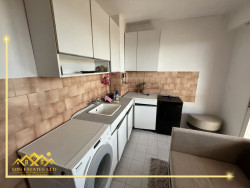 Продава двустаен апартамент в гр. Казанлък – ул. „Хината“ 1 | 70 кв.м. | Панел | 100 000 €