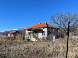 Отдава под наем напълно обзаведена къща в село Тъжа