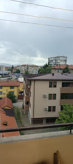 Продавам двустаен апартамент, масивно строителство, разширен център