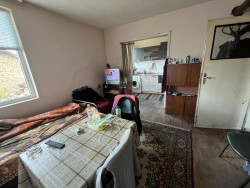 Двуетажна къща в село Шейново с двор 515 кв.м. – гараж и потенциал