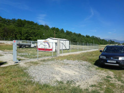 Инвестиционен парцел (УПИ) за продажба в с. Копринка – 1200 кв.м., проект за хале, лице на път