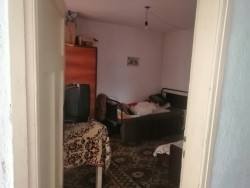 Продава двор 1250 кв. м. къща лятна кухня и сервизно помещение с. Ветрен обл. Стара Загора