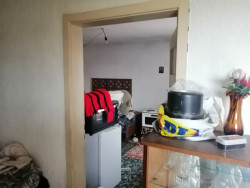 Продава двор 1250 кв. м. къща лятна кухня и сервизно помещение с. Ветрен обл. Стара Загора