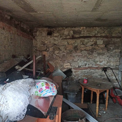 Агенция Селект предлага 523 двор с жилищна сграда и допълващо застрояване
