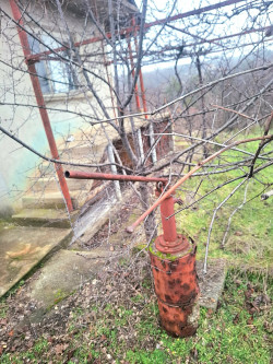 Собственик продава две Вили, една до друа.