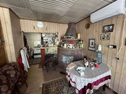 Къща с двор, гараж и кладенец за продажба в с. Долно Сахране | 3 спални | 700 кв.м. двор