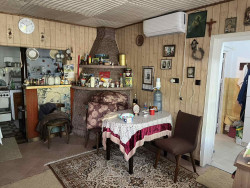 Къща с двор, гараж и кладенец за продажба в с. Долно Сахране | 3 спални | 700 кв.м. двор