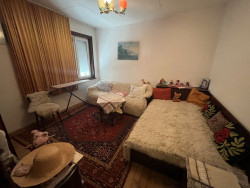 Къща с двор, гараж и кладенец за продажба в с. Долно Сахране | 3 спални | 700 кв.м. двор