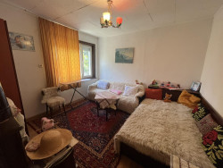 Къща с двор, гараж и кладенец за продажба в с. Долно Сахране | 3 спални | 700 кв.м. двор