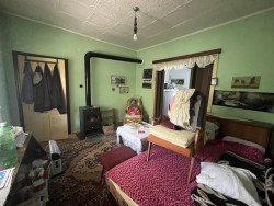 Къща с двор, гараж и кладенец за продажба в с. Долно Сахране | 3 спални | 700 кв.м. двор