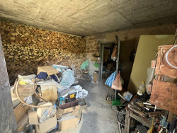 Къща с двор, гараж и кладенец за продажба в с. Долно Сахране | 3 спални | 700 кв.м. двор