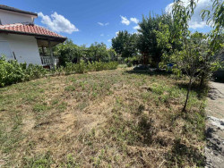 Къща с двор, гараж и кладенец за продажба в с. Долно Сахране | 3 спални | 700 кв.м. двор