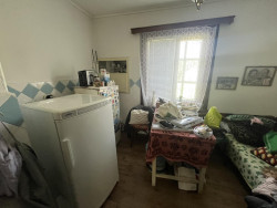 Къща с двор, гараж и кладенец за продажба в с. Долно Сахране | 3 спални | 700 кв.м. двор