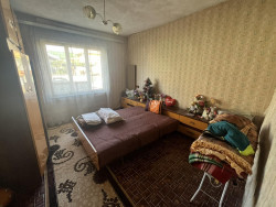 Къща 84 кв.м. с двор, допълнителна постройка и гараж в с. Розово