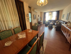 Тристаен апартамент 85 кв.м. за продажба в супер центъра на Казанлък