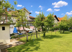 Масивна къща с гараж, лятна кухня и озеленен двор в Павел баня | 163 000 €