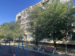 Двустаен апартамент 75 кв.м. за продажба в кв. Васил Левски, Казанлък