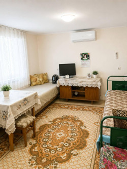 Масивна къща с гараж, лятна кухня и озеленен двор в Павел баня | 163 000 €