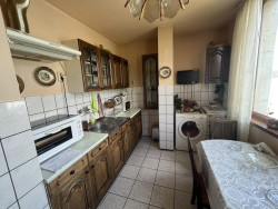 Тристаен апартамент 85 кв.м. за продажба в супер центъра на Казанлък