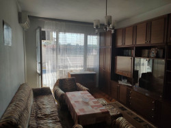 Продава двустаен апартамент