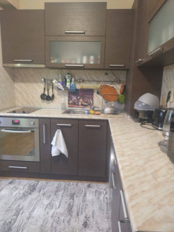 Агенция Елия продава 2 стаи + кухня в кв.ИЗТОК след ремонт