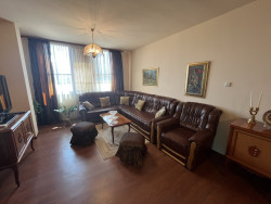 Тристаен апартамент 85 кв.м. за продажба в супер центъра на Казанлък