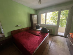 Тристаен апартамент 105 кв.м. + таван и изба до парк „Розариум“, Казанлък