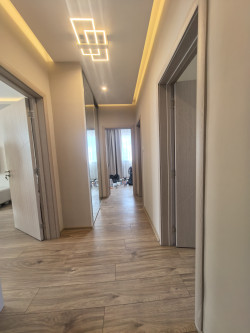 ТРИСТАЕН АПАРТАМЕНТ В ШИРОК ЦЕНТЪР