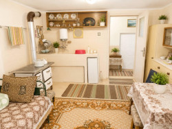 Масивна къща с гараж, лятна кухня и озеленен двор в Павел баня | 163 000 €