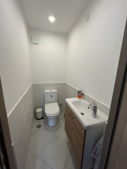 Къща с 3 спални и двор 1400 кв.м. за продажба близо до Казанлък