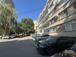 Двустаен апартамент 75 кв.м. за продажба в кв. Васил Левски, Казанлък