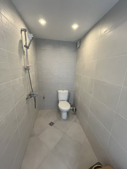 Къща с 3 спални и двор 1400 кв.м. за продажба близо до Казанлък