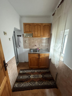 Едноетажна къща с три спални, пристройка, гараж и двор 630 кв.м. в село Габарево