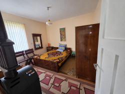 Къща 150 кв.м. с двор 380 кв.м. за продажба северно от парк „Розариум“, Казанлък