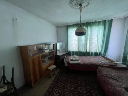 Къща с 4 спални и двор 1200 кв.м. за продажба в село Осетеново