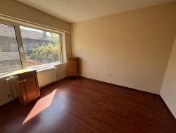 Самостоятелна къща под наем северно от парк „Розариум“
