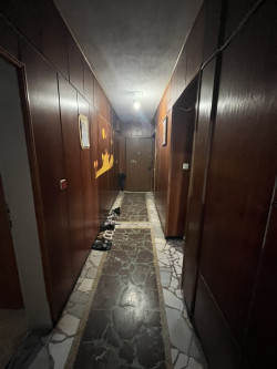 Четиристаен апартамент 110 кв.м. с две спални на ул. „Хината“, Казанлък