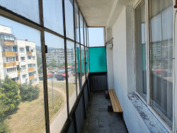 Продавам четиристаен тухлен апартамент