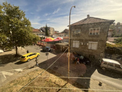Обзаведен тристаен апартамент под наем в суперцентъра на Казанлък