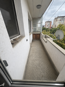 Четиристаен монолитен апартамент 100 кв.м. за продажба в район Манастира, Казанлък
