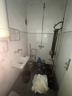 Четиристаен монолитен апартамент 100 кв.м. за продажба в район Манастира, Казанлък