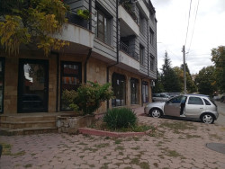 Отдава под наем офис