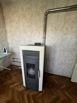 Продава/заменя за апартамент 108 кв.м. с механа, камина и изба 20 кв.м. до ЕКО, Казанлък